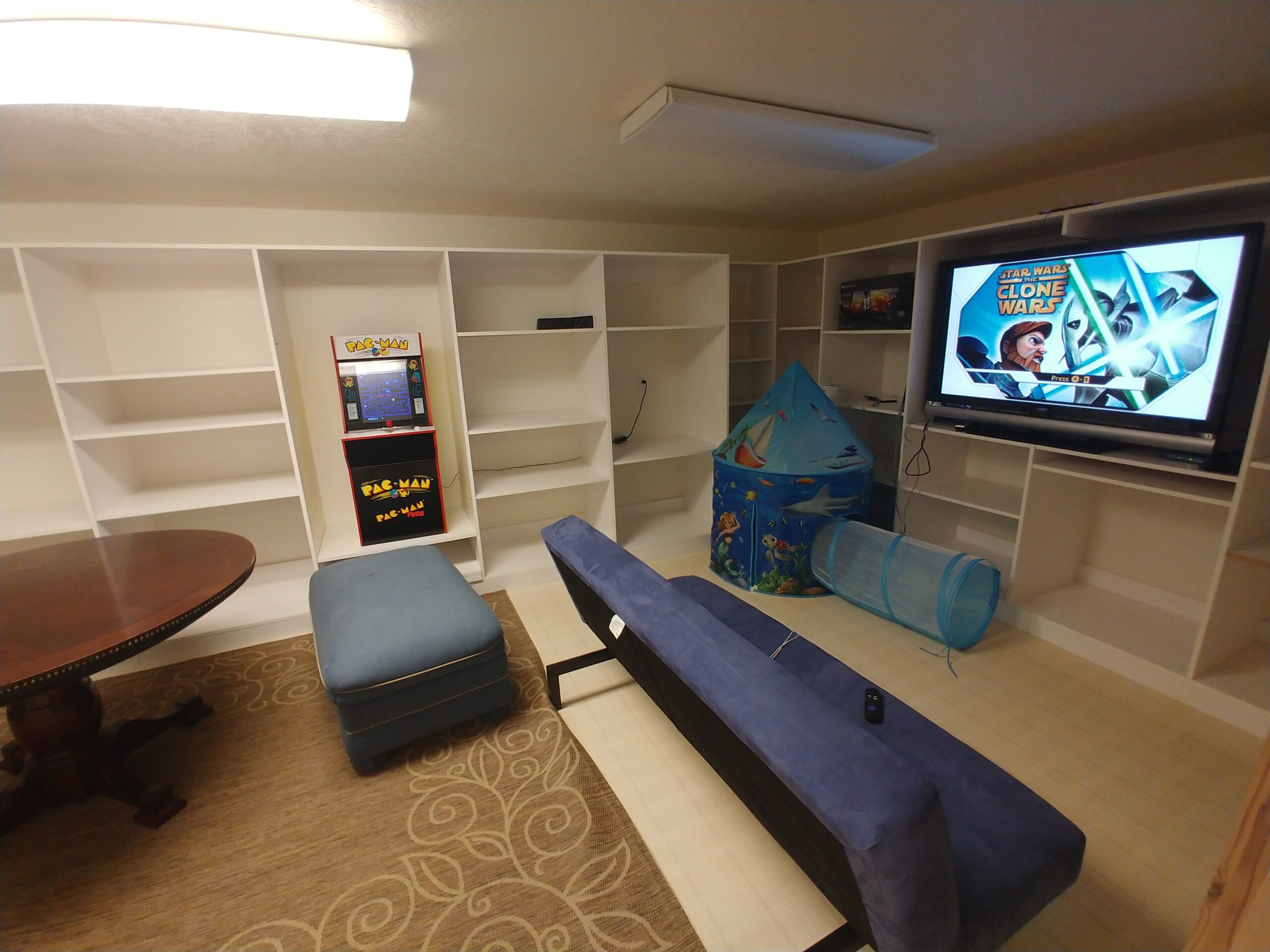 Wii and Roku in game room